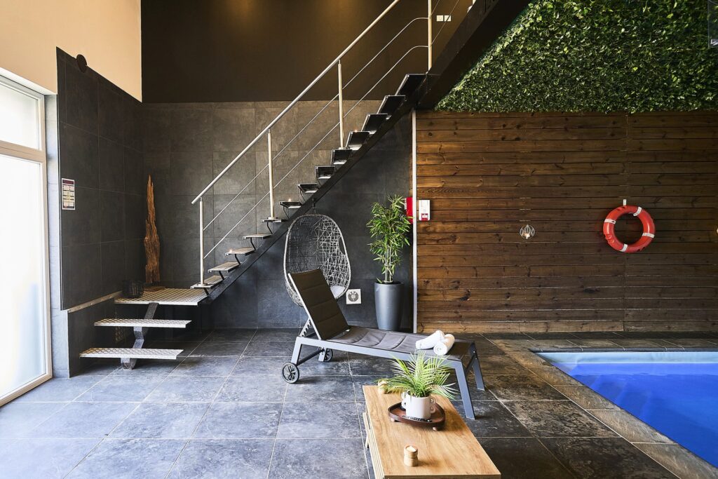 Piscine escalier — Loft Private Spa