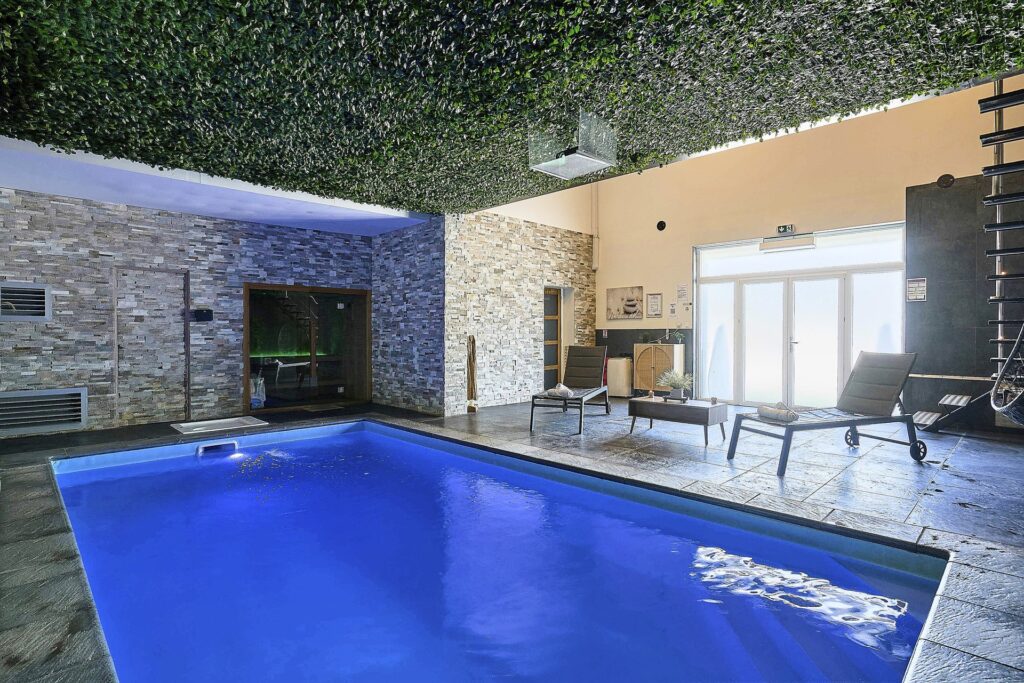 Piscine vue ensemble — Loft Private Spa